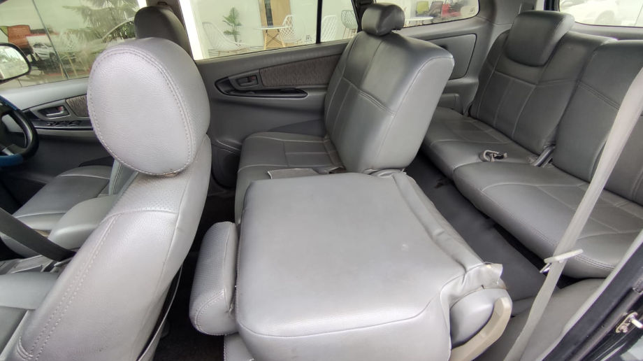 TOYOTA INNOVA INNOVA 2.0 E MT BENSIN MT 2006